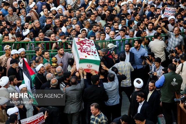 آیین تشییع شهدای گمنام در قم آغاز شد