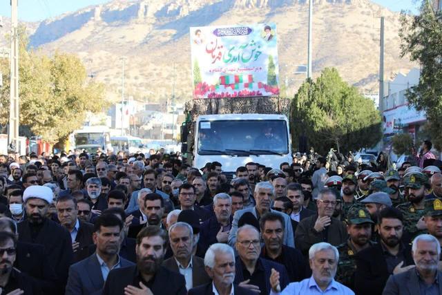 حضور پرشور مردم ایلام در بدرقه پیکر مطهر شهدای گمنام