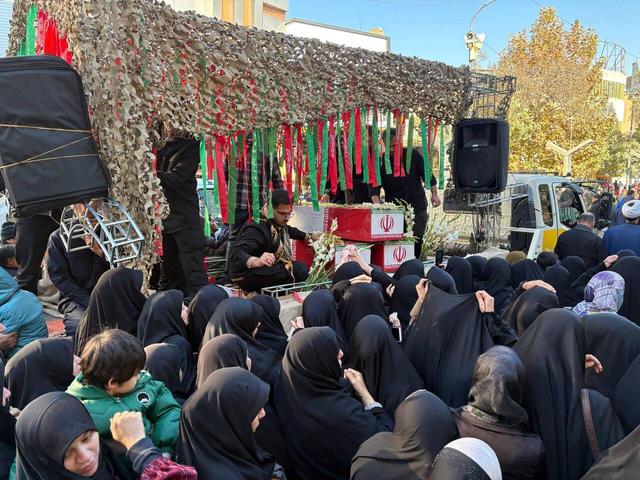 تشییع پیکر مطهر سه شهید گمنام در سنندج