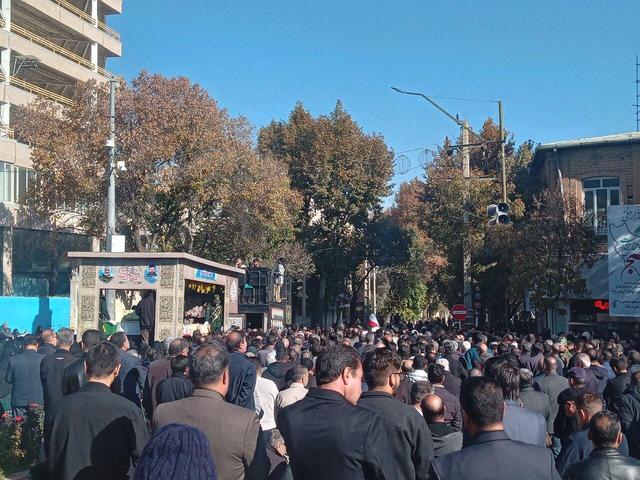 مراسم تشییع پیکر هفت شهید گمنام در کرمانشاه