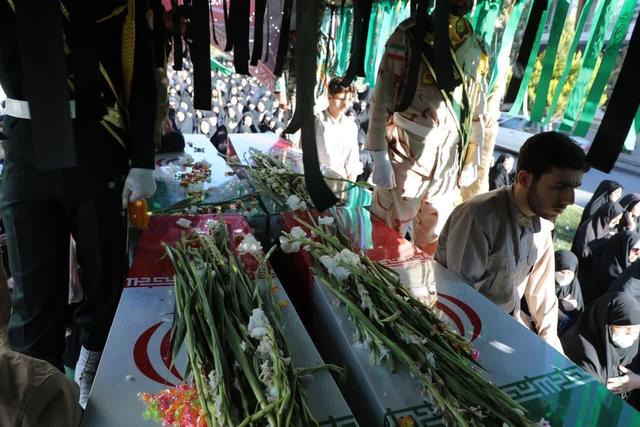 عزاداری مردم تبریز در مراسم تشییع پیکر شهدای گمنام