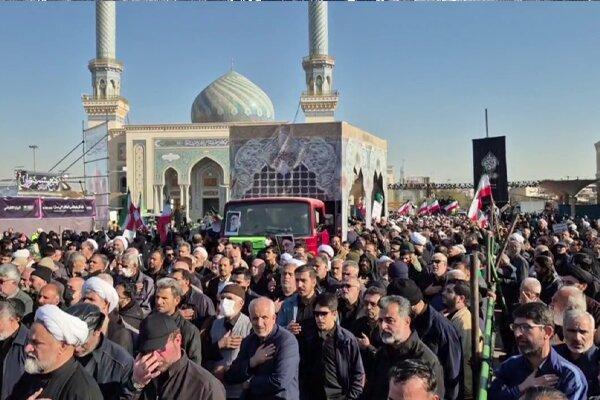 بدرقه ۷ شهید گمنام با حضور گسترده مردم قم
