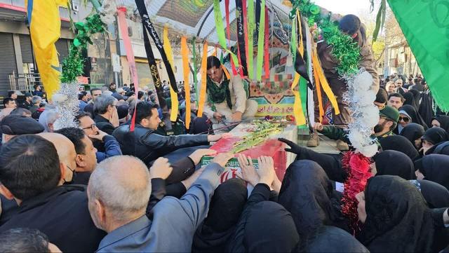 حضور باشکوه مردم اردبیل در مراسم تشییع شهدای گمنام