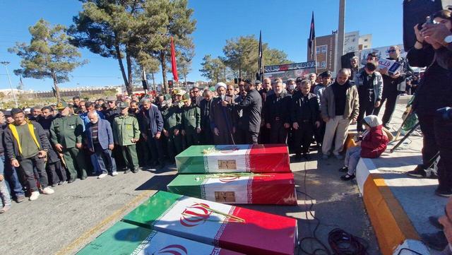 اقامه نماز بر پیکر شهدای گمنام در بیرجند