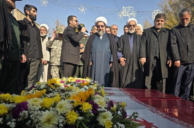 اقامه نماز بر پیکر مطهر شهدای گمنام به امامت حجت الاسلام مطهری اصل