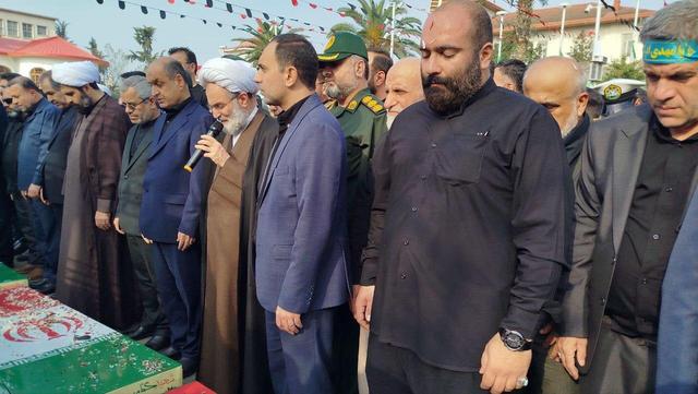 تصاویری از اقامه نماز بر پیکر ۷ شهید گمنام در رشت