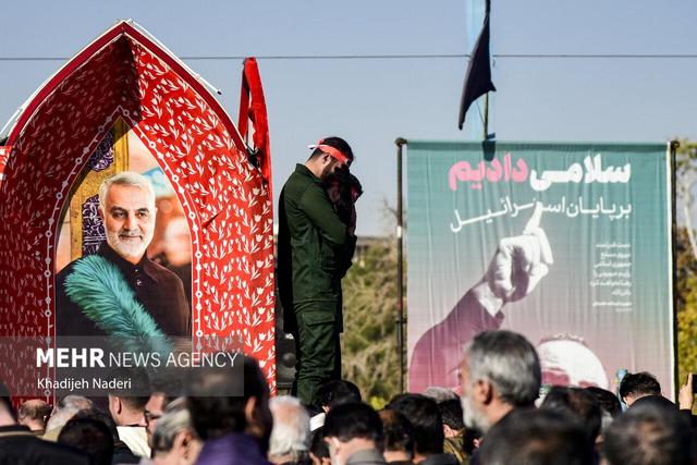 تشییع پیکر مطهر ۱۲ شهید گمنام در اصفهان