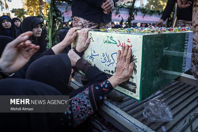 آیین تشییع پیکر ۲ شهید گمنام در زنجان