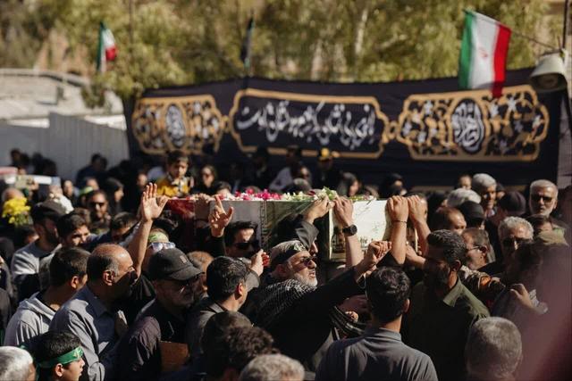 ۲ شهید گمنام در کهفالشهدا و بوستان والفجر شیراز آرام گرفتند