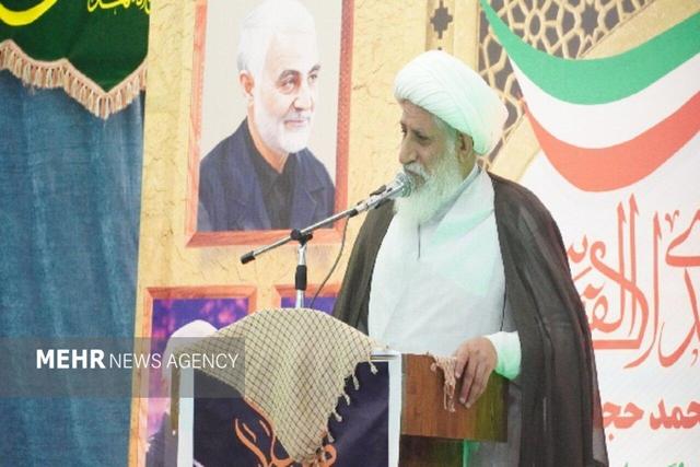 امام جمعه میناب: بام میناب امروز به برکت شهدا رنگ ایثار گرفت