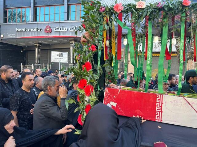 پیکر مطهر سه شهید گمنام در اردبیل تشییع شد