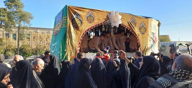 کاروان نور در آغوش شیراز؛ روایتی از تشییع پرشکوه شهیدان