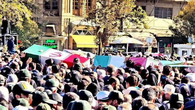 فیلم| وداع سوگواران فاطمیه (س)در دارالمومنین همدان با شهدای گمنام