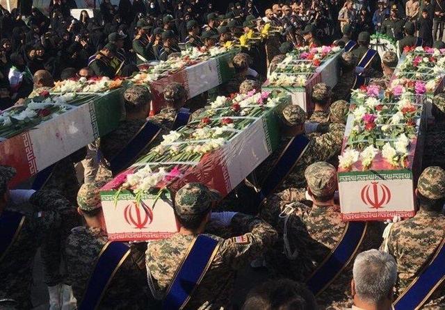 بوشهری‌ها با ۶ شهید گمنام دفاع مقدس وداع کردند/ شهر مزین به عطر شهادت شد