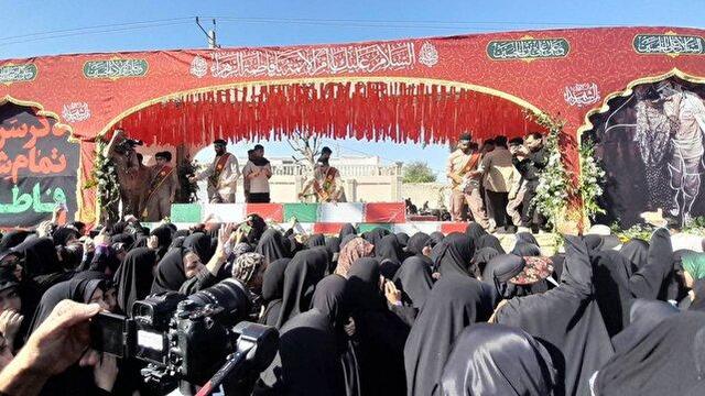 تشییع پیکر مطهر ۱۴ شهیدگمنام در بندرعباس