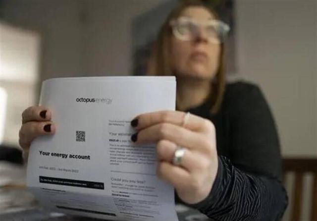 انگلیسی‌ها از روشن کردن یک لامپ هم می‌ترسند