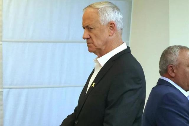 انتقاد تند گانتس از نتانیاهو / اعتراف به شکست اسرائیل در لبنان