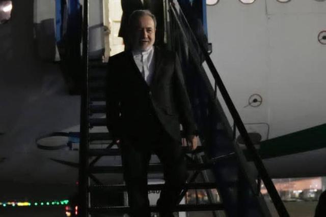 عراقچی عازم هلند شد