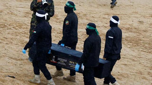 حماس جسد یک اسیر اسرائیلی دیگر را تحویل می‌دهد