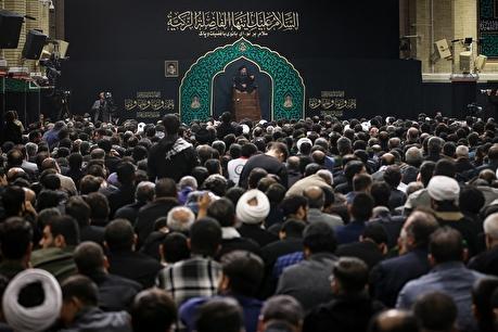 آخرین شب مراسم عزاداری ایام شهادت حضرت فاطمةالزهرا سلام‌الله‌علیها در حسینیه امام خمینی(ره)