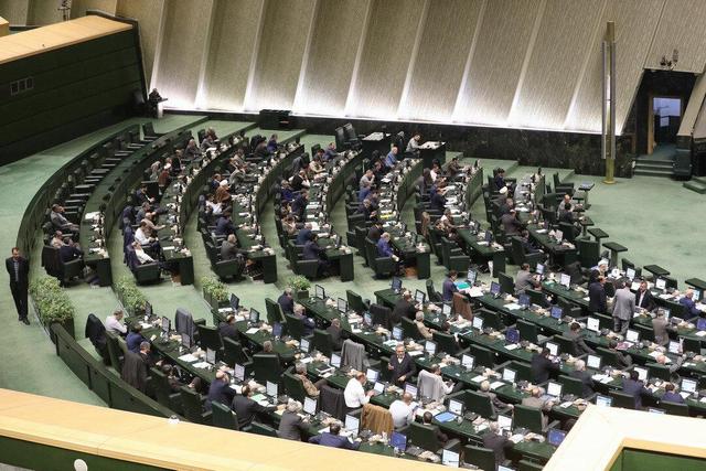 درخواست ۵۷ نماینده مجلس درباره افزایش حقوق کارگران نسبت به تورم/ لزوم تسریع در پرداخت حق بیمه درمان تکمیلی بازنشستگان کشوری