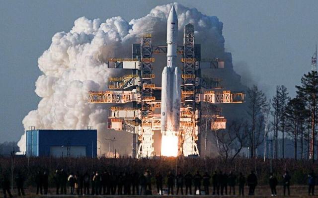 روسیه ماهوارههای نظامی به فضا پرتاب کرد