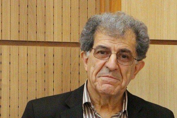 پژوهشگر ۸۳ ساله از ۱۲ ساعت کار روزانه‌اش گفت/بررسی گل و گیاه در شعر نو