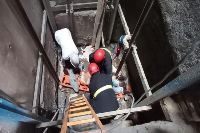 رضازاده:مرد ۴۰ ساله در چاله آسانسور یک ساختمان در ارومیه سقوط کرد