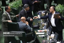 ۵۷ نماینده مجلس خواستار افزایش حقوق کارگران نسبت به تورم شدند