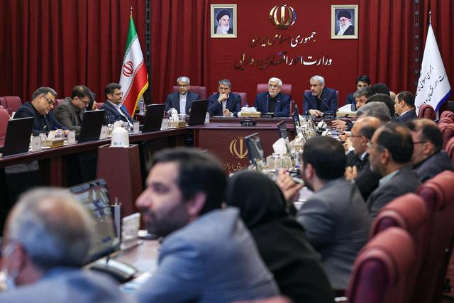 عارف: سرمایه‌گذاری امسال نسبت به سال گذشته رشد ۸۰ درصدی داشته است