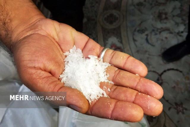 رونمایی از بزرگترین محموله مواد مخدر شیشه قاچاق در جنوب شرق کشور