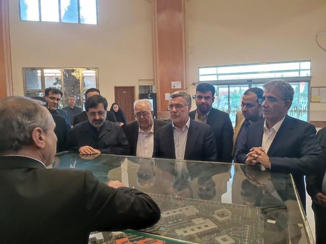 ارزیابی میدانی وزیر بهداشت از ظرفیت‌های آموزشی دانشگاه علوم پزشکی قم