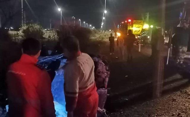 واژگونی و آتش‌سوزی پژو در علی‌آبادکتول؛ دو مرد در دم جان باختند