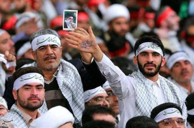 بازطراحی بسیج با رویکرد «آفندی» راهکار حل مسائل جامعه است