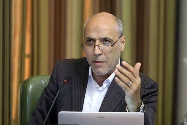 تشکری هاشمی، عضو شورای شهر: هنر ما فقط این است که تا روز‌های خفقان‌آور هوای تهران فرا می‌رسد، اقدام به تعطیلی کنیم؛ این در واقع نوعی فرار از مسئولیت‌ها است/ با خودرو‌های بدون معاینه فنی، برخوردی نمادین صورت می‌گیرد/ آیا با اجرای طرح زوج و فرد و تعقیب مردم می‌توان مشکلات را حل کرد؟