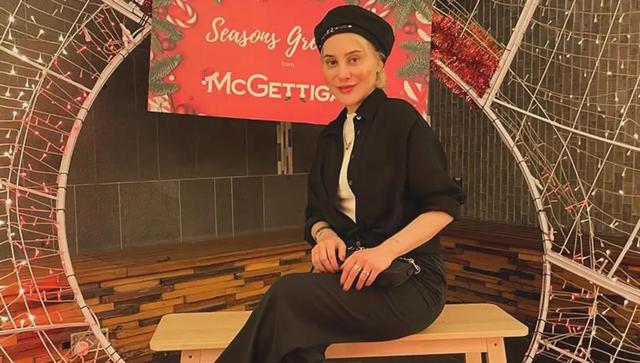 فوتوشوت مونوکروم آرام جعفری؛ استایل تمام مشکی بازیگر زن در قاب نورانی (عکس)