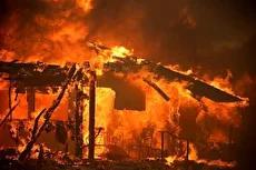 آتشسوزی مهیب در ساختمانی مسکونی در هنگکنگ (فیلم)