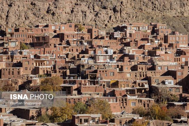 کوچه‌های سرخِ روستای هزاران‌ساله
