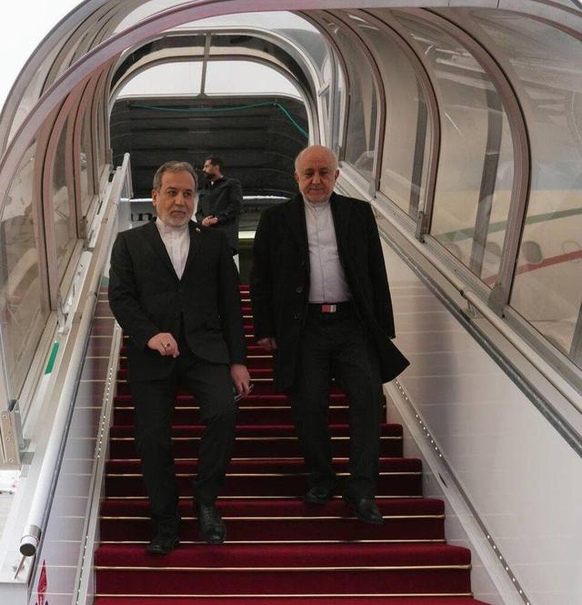 ورود عراقچی به فرانسه 