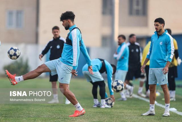 اتوبوس اماراتیها با تاخیر رسید/ استقلال-الوصل به تعویق افتاد