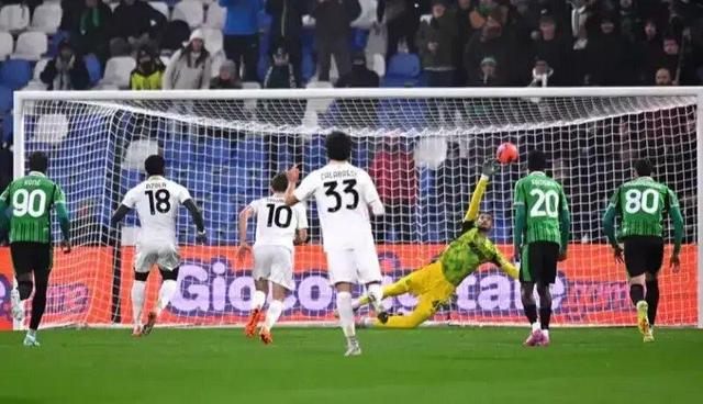 ببینید | سریعترین پنالتی تاریخ سریآ در ثانیه پنجم دیدار ساسولو – پیزا