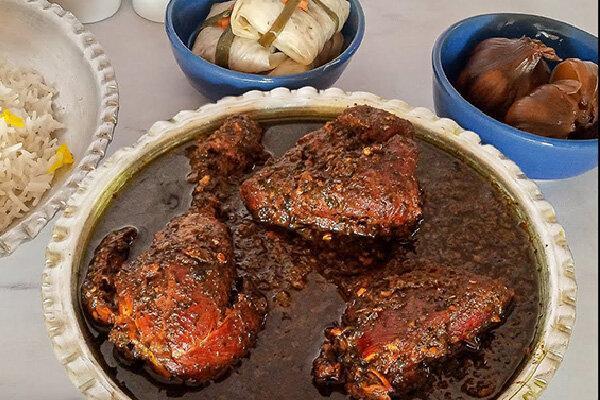 مرغ ترش یلدایی با سبزی های معطر شمال؛ مزه ای که از دل جنگل های گیلان می آید