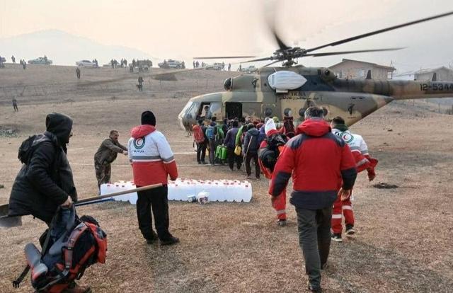 ۵۳ ساعد پرواز بالگردهای هلال‌احمر در الیت