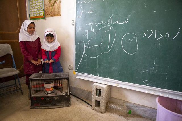 رئیس سازمان نوسازی مدارس کشور : هیچ کلاسی حق استفاده از وسیله گرمایشی با شعله مستقیم را ندارد