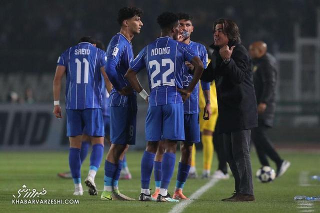 واکنش هواداران خشمگین استقلال به تساوی مقابل الوصل/ فرار بازیکنان ساپینتو به رختکن