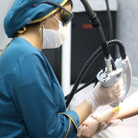 دو عامل اصلی اعتماد به مرکز لیزر دکتر راحمی تهرانپارس