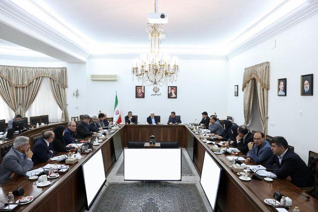 عارف: کسری بودجه ریشه تورم در کشور است