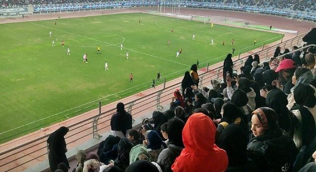 حضور پرشور هواداران مشهدی برای تماشای دیدار ابومسلم