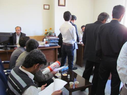 ایزدی: تأخیر در انجام امور اداری تخلف است