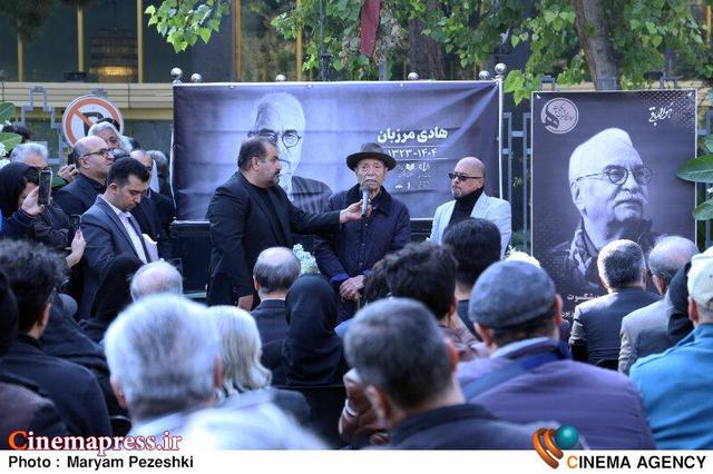 نصیریان: «تئاتر» برای «هادی مرزبان» یک هنر زنده و انسانی بود که در مقابل انسان اجرا می‌شود